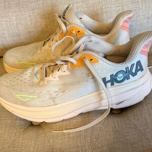 HOKA womens Clifton light peachy/pink